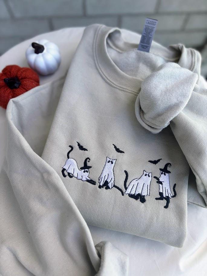 4 Embroidered Halloween cats dressed as ghosts
Surrounded by 3 bats.
Fall Sweatshirt. Cozy and Trend, all sizes for oversized sweatshirt fit if needed.