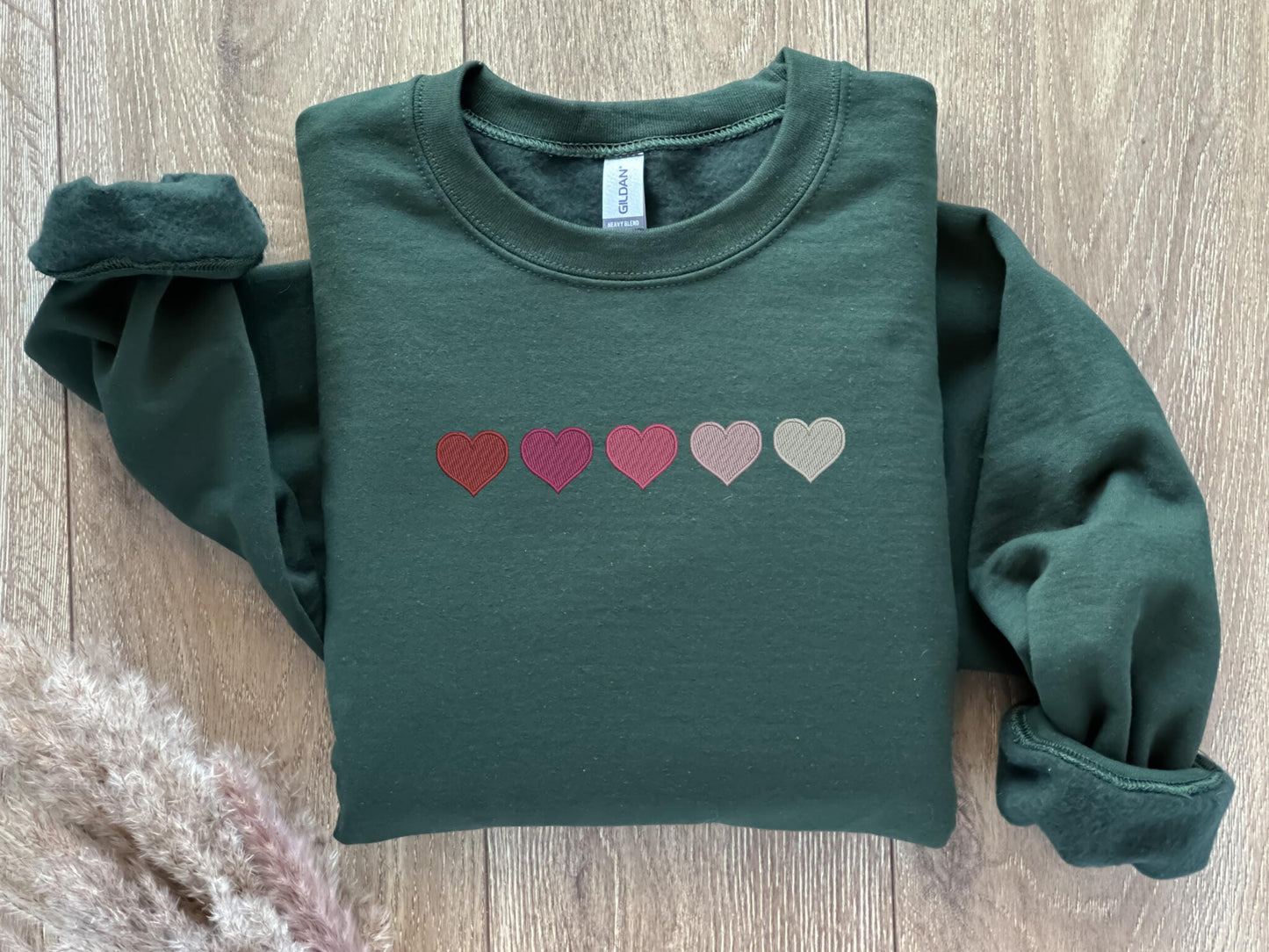 EMBROIDERED Valentines Day Sweatshirt, Retro Heart Sweatshirt, Teacher Valentines Shirt, Mom Heart Shirt, XOXO, Cute Comfy Sweater Aesthetic