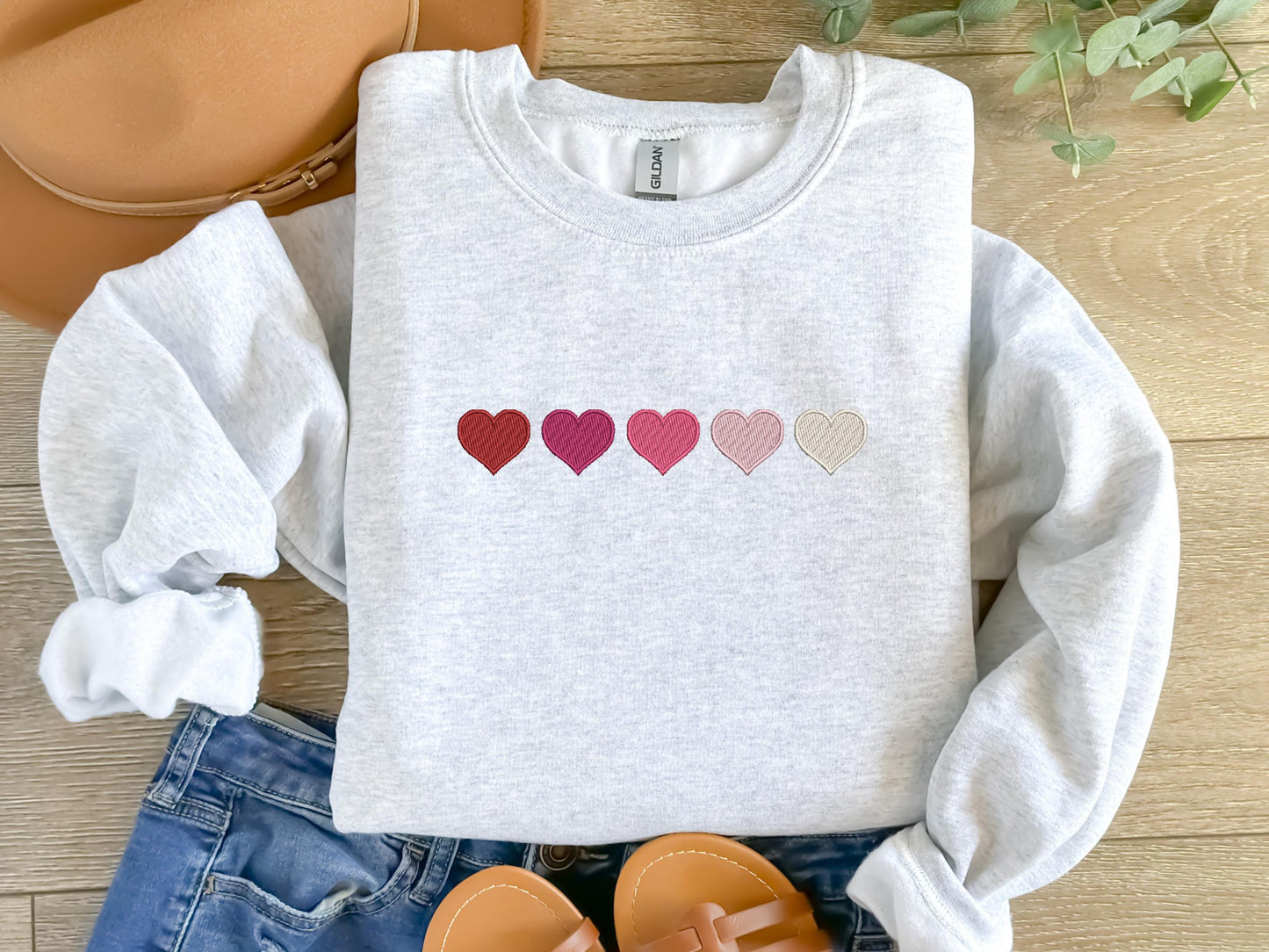 EMBROIDERED Valentines Day Sweatshirt, Retro Heart Sweatshirt, Teacher Valentines Shirt, Mom Heart Shirt, XOXO, Cute Comfy Sweater Aesthetic