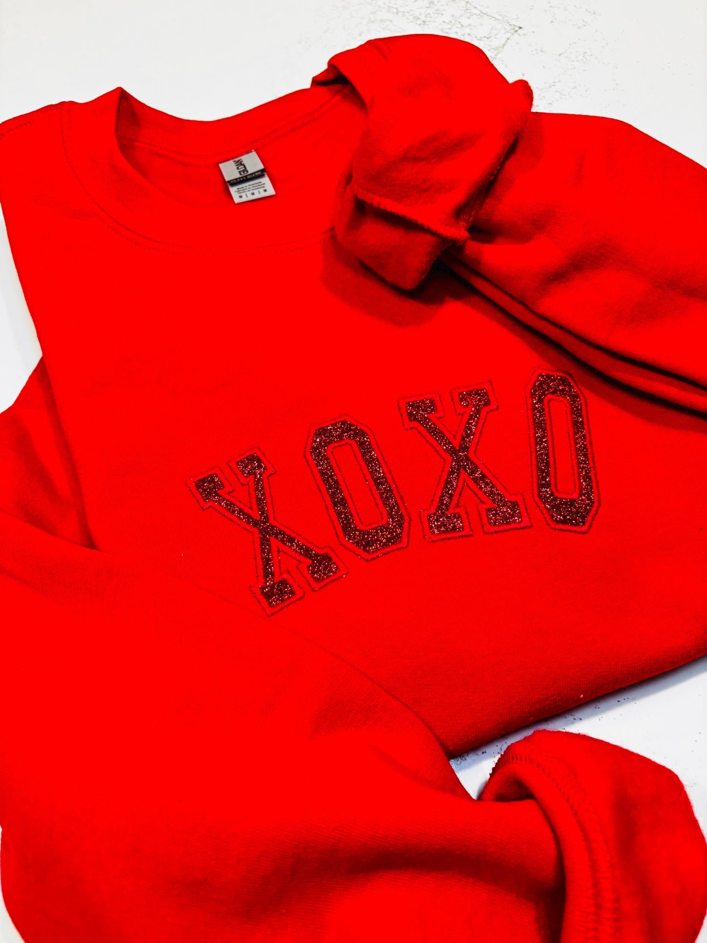 EMBROIDERED Glitter XOXO Valentine Sweatshirt, Glitter HTV Applique, Croquette, Crayon Valentine, Love Sweatshirt, Couples, Romantic Gift